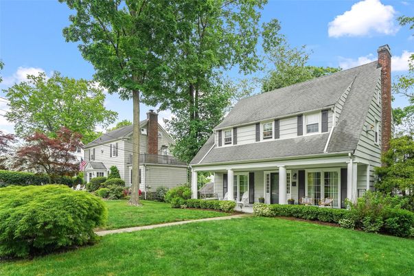 Exterior, Facade, Cape Cod