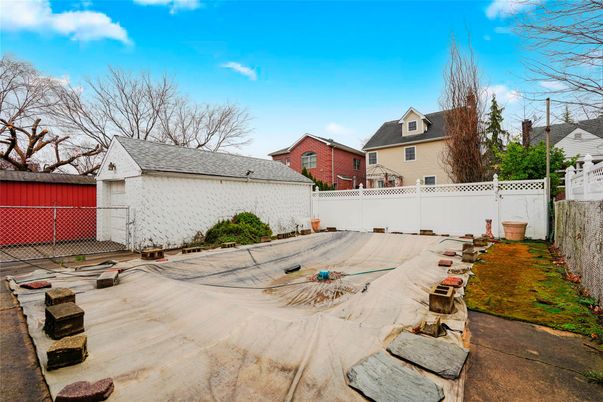 Detached Garage, Exterior