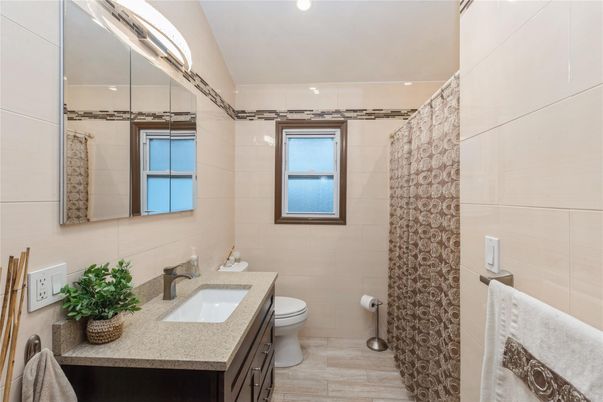 Bathroom, Interior, Recessed Lighting