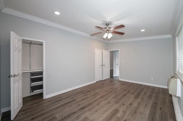Empty room, Interior, Recessed Lighting, Wood Texture Flooring