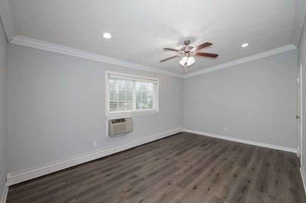 Empty room, Interior, Recessed Lighting, Wood Texture Flooring