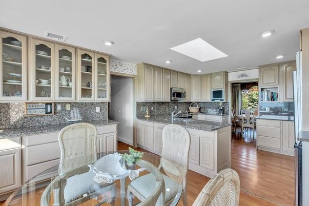 Dining room, Interior, Kitchen, Recessed Lighting, Wood Texture Flooring