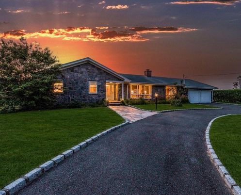 Attached, Exterior, Facade, Ranch