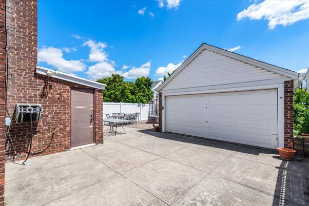 Detached Garage, Exterior