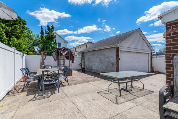 Detached Garage, Exterior