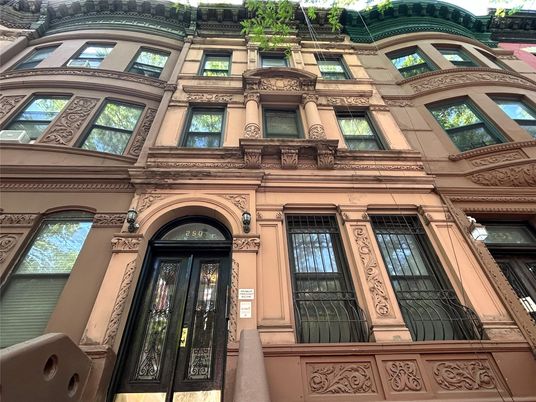 Exterior, Facade, Brownstone