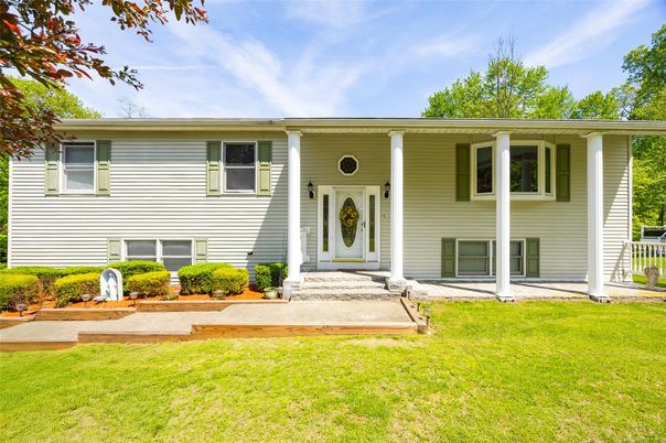 Exterior, Facade, Raised Ranch