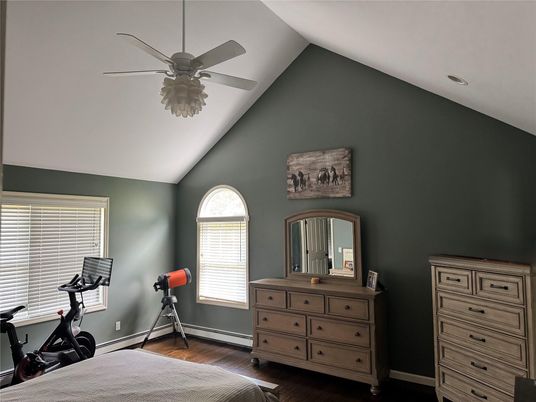 Fitness Equipment, Interior, Recessed Lighting, Wood Texture Flooring