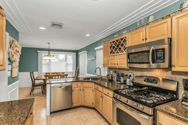 Dining room, Interior, Kitchen, Pendant Lights, Recessed Lighting, Stainless Steel Appliances