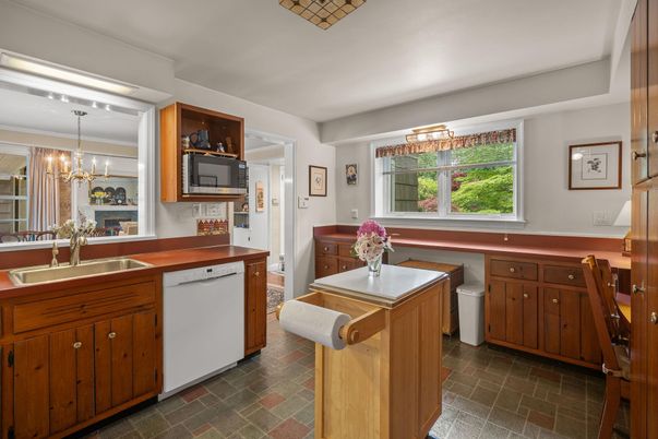 Chandelier, Interior, Kitchen