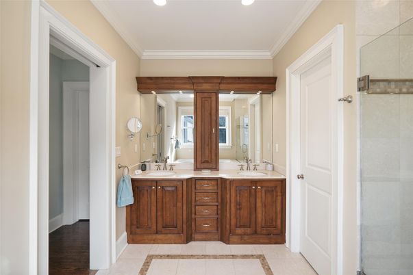 Bathroom, Dual Sink Vanities, Interior, Recessed Lighting