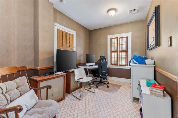 Home Office, Interior