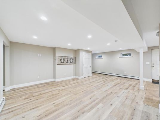 Empty room, Interior, Recessed Lighting, Wood Texture Flooring