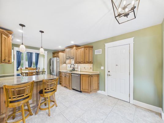 Dining room, Interior, Kitchen, Pendant Lights, Recessed Lighting, Stainless Steel Appliances