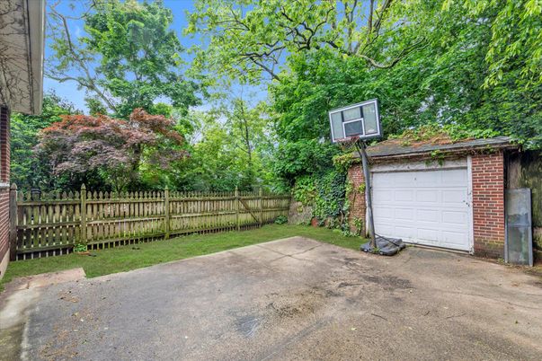 Detached Garage, Exterior