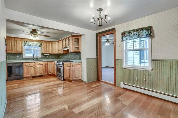 Chandelier, Interior, Kitchen, Wood Texture Flooring