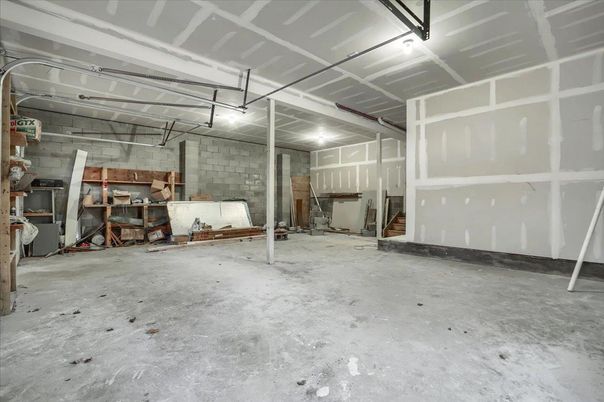 Garage, Interior