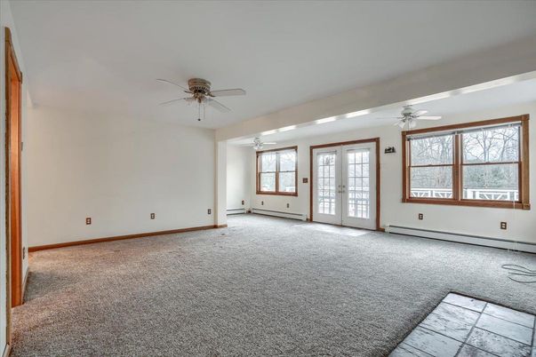 Empty room, Interior