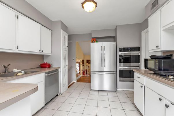 Interior, Kitchen, Stainless Steel Appliances
