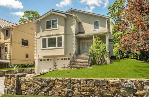 Attached, Exterior, Facade, Rowhouse