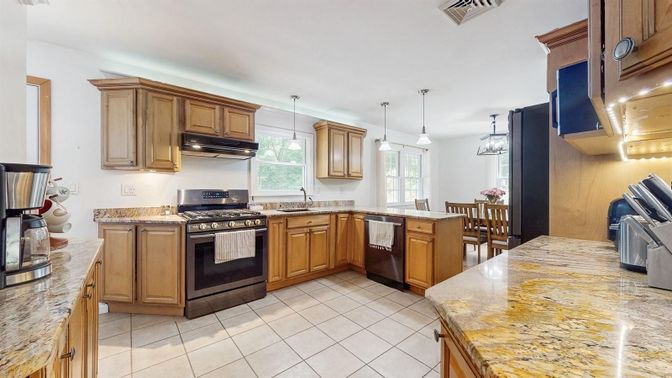Dining room, Interior, Kitchen, Pendant Lights, Stainless Steel Appliances
