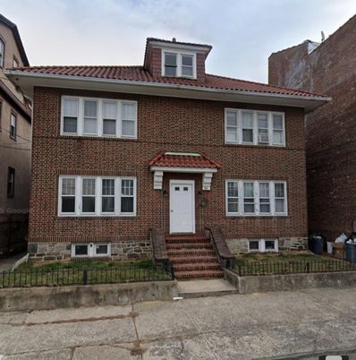 Exterior, Facade, Brick Facade, Georgian