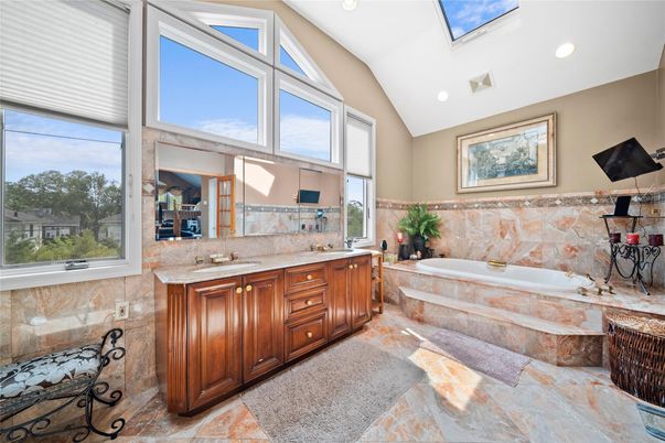 Bathroom, Dual Sink Vanities, Interior, Recessed Lighting