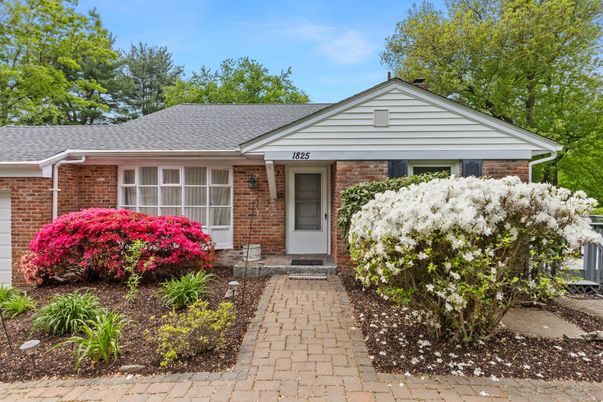 Exterior, Facade, Brick Facade, Ranch