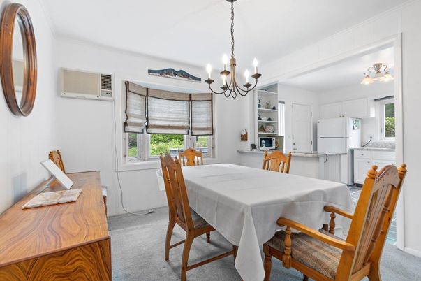 Chandelier, Dining room, Interior, Kitchen