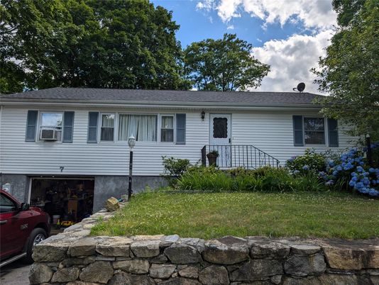 Exterior, Facade, Raised Ranch