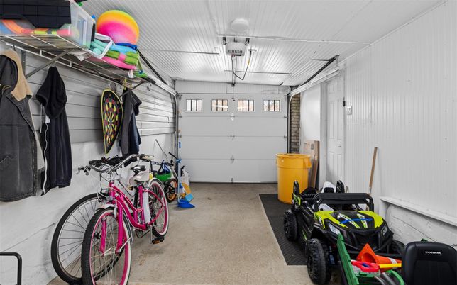 Garage, Interior