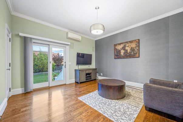Interior, Pendant Lights, Wood Texture Flooring