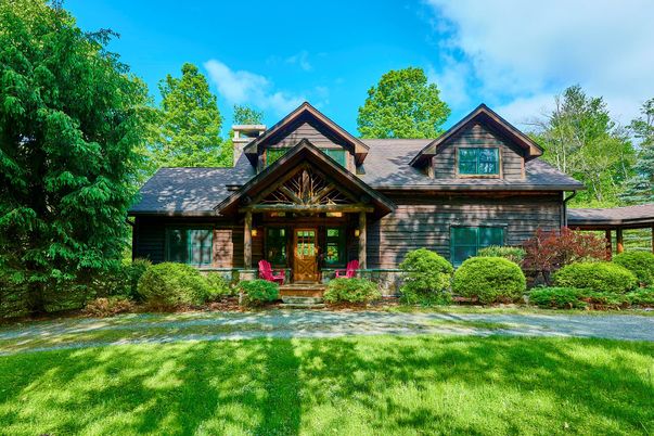 Exterior, Facade, Log Home