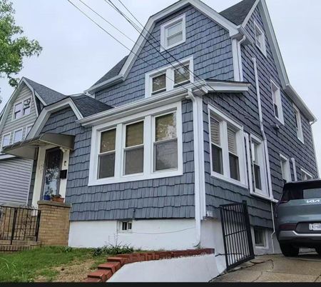 Exterior, Facade, Queen Anne Victorian