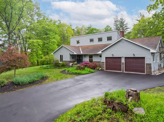 Attached, Exterior, Facade, Ranch