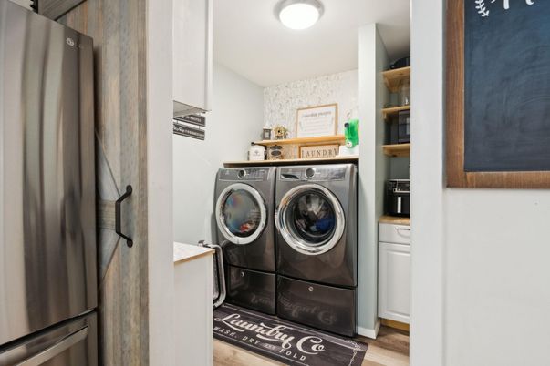 Interior, Washer, Wood Texture Flooring
