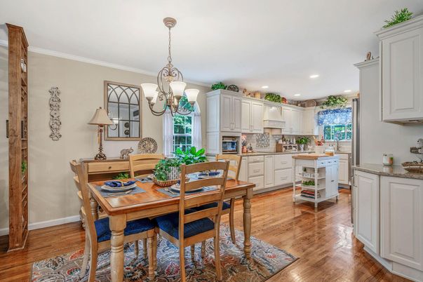 Chandelier, Dining room, Interior, Kitchen, Pendant Lights, Recessed Lighting, Wood Texture Flooring