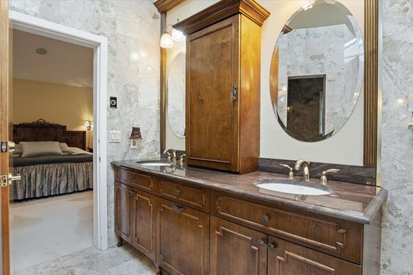 Bathroom, Bedroom, Dual Sink Vanities, Interior