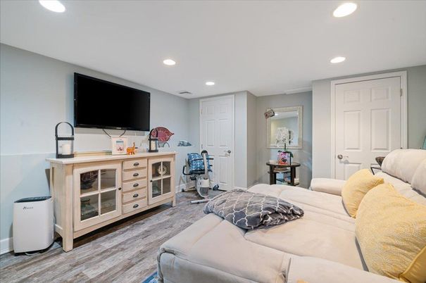 Bedroom, Interior, Living room, Recessed Lighting, Wood Texture Flooring