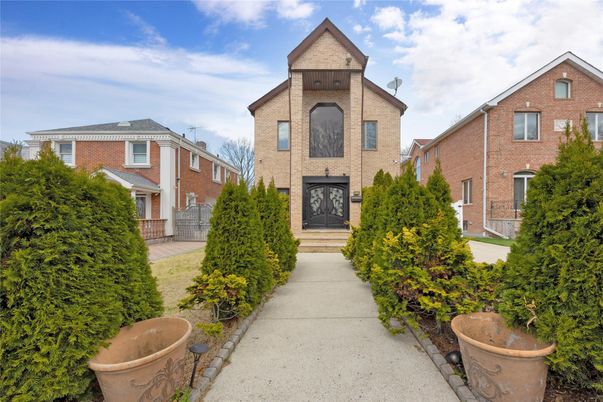 Exterior, Facade, Brick Facade, Brick Traditional
