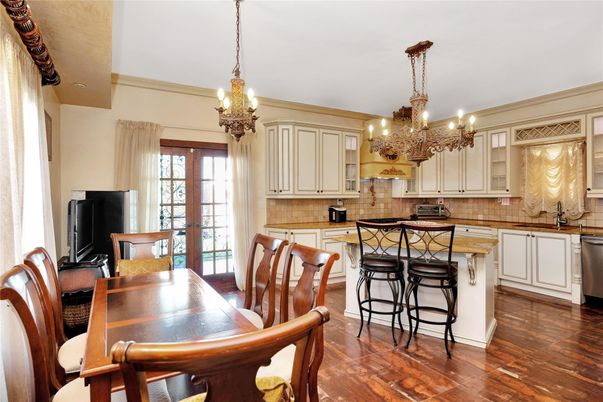 Chandelier, Dining room, Interior, Kitchen, Tile Countertops, Wood Texture Flooring