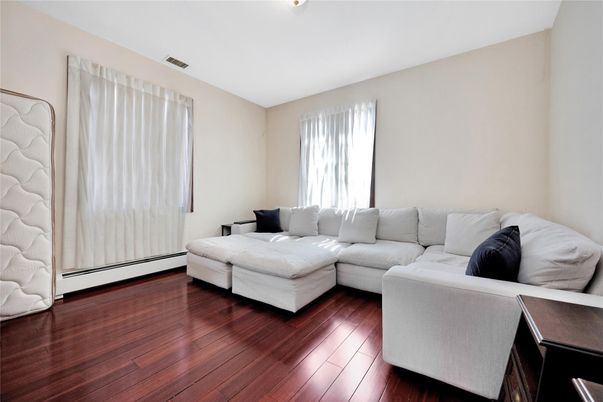 DE Listing image placeholder