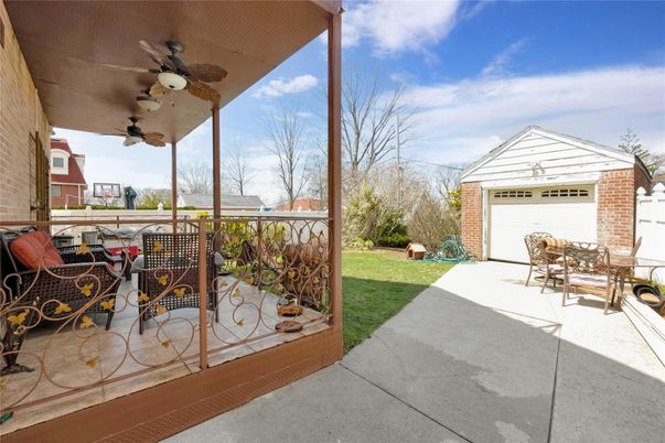 Detached Garage, Exterior