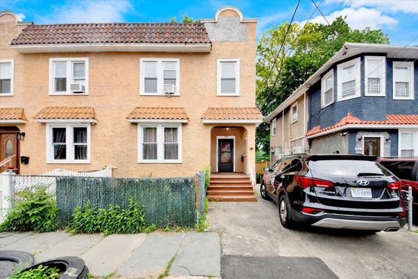 Exterior, Facade, Brick Facade, Mediterranean