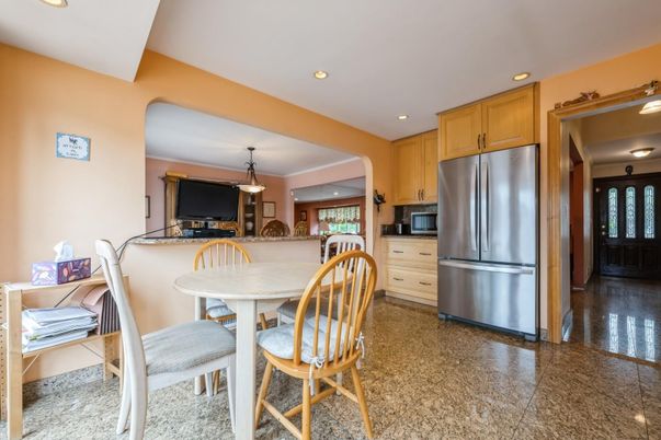 Dining room, Interior, Kitchen, Pendant Lights, Recessed Lighting, Stainless Steel Appliances