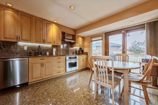 Dining room, Interior, Kitchen, Recessed Lighting, Stainless Steel Appliances