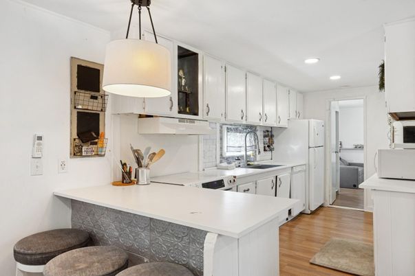 Interior, Kitchen, Pendant Lights, Recessed Lighting, Wood Texture Flooring