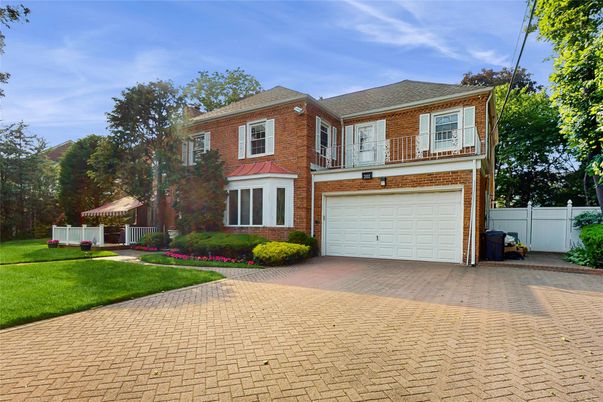 Attached, Exterior, Facade, Brick Facade, Rowhouse