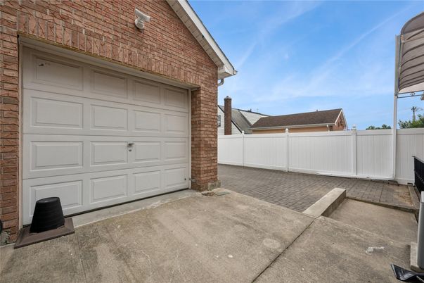 Detached Garage, Exterior