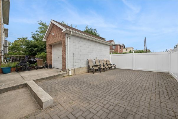 Detached Garage, Exterior